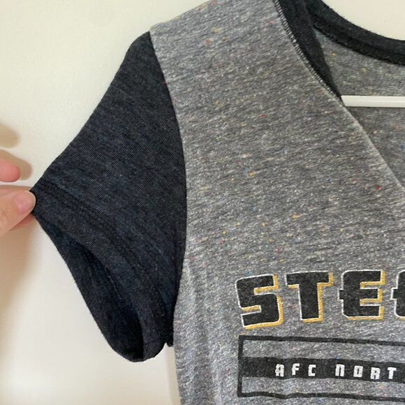 NFL Team Apparel Women's Sports Steelers Graphic T-Shirt Short Sleeves Medium - Picture 4 of 6